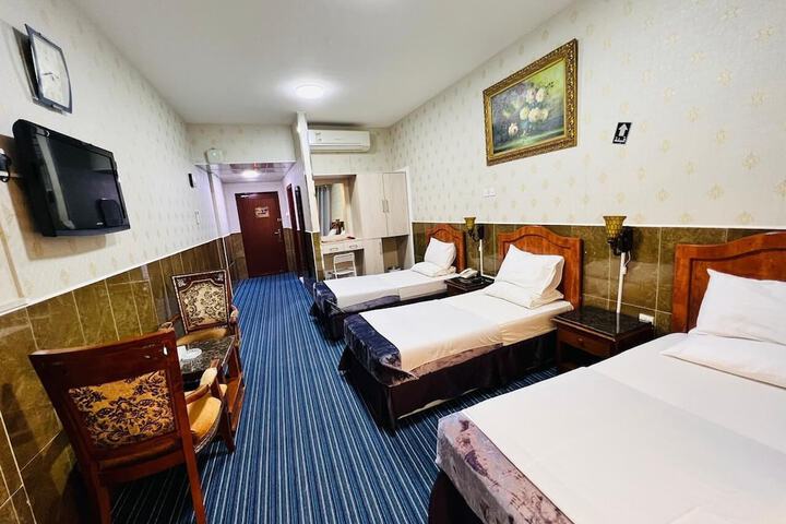 Room 7 of 16