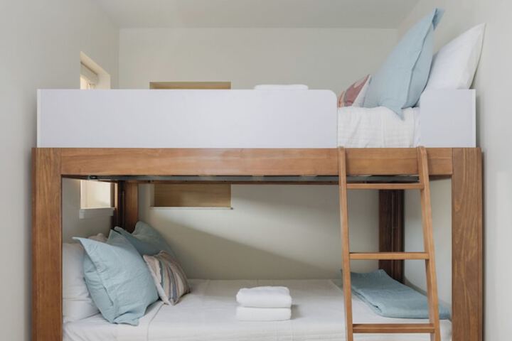 Room 15 of 118