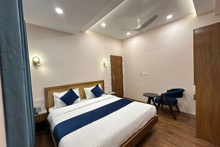 Room 3 of 38