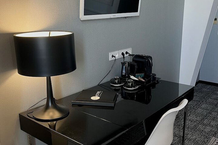Room 44 of 106