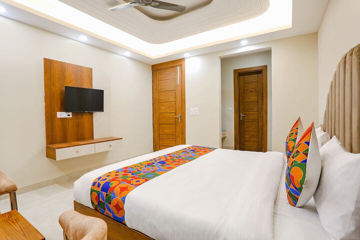 Room 16 of 25
