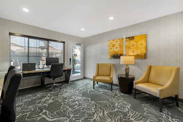 Business Center 51 of 56