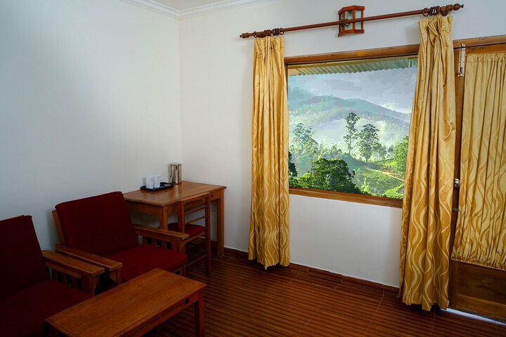 Room 10 of 28