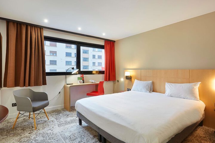 Room 2 of 44