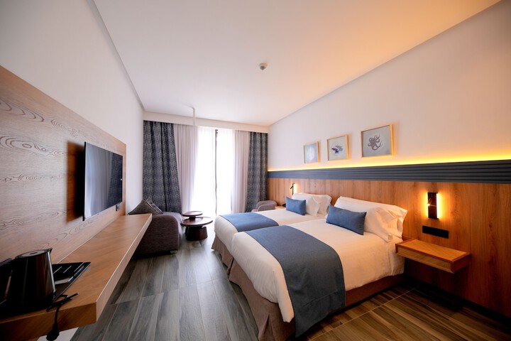 Room 34 of 132