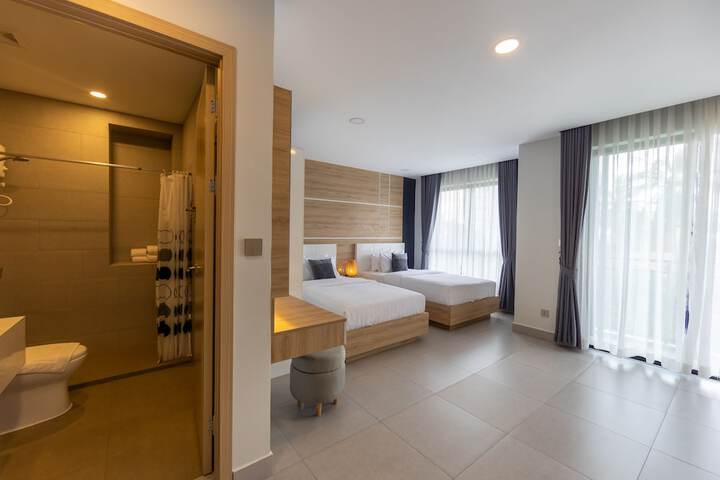 Room 6 of 63