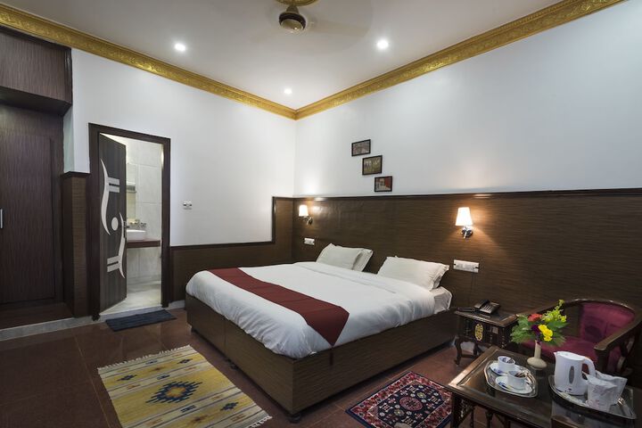 Room 10 of 80