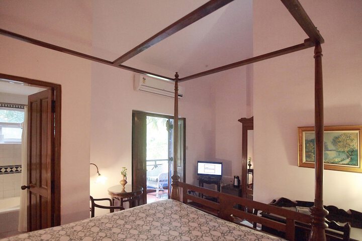 Room 18 of 162