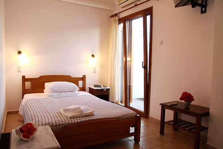 Room 6 of 33