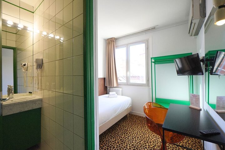 Room 50 of 119