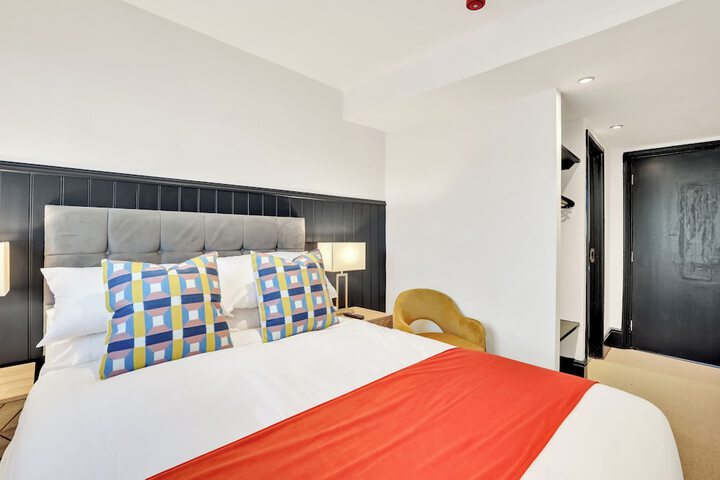 Room 2 of 29