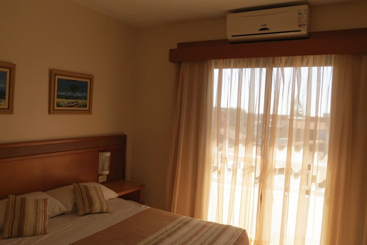 Room 4 of 8