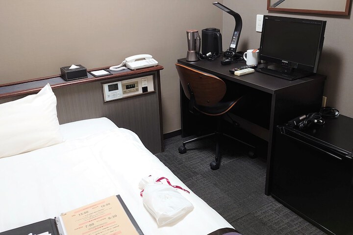 Room 13 of 120
