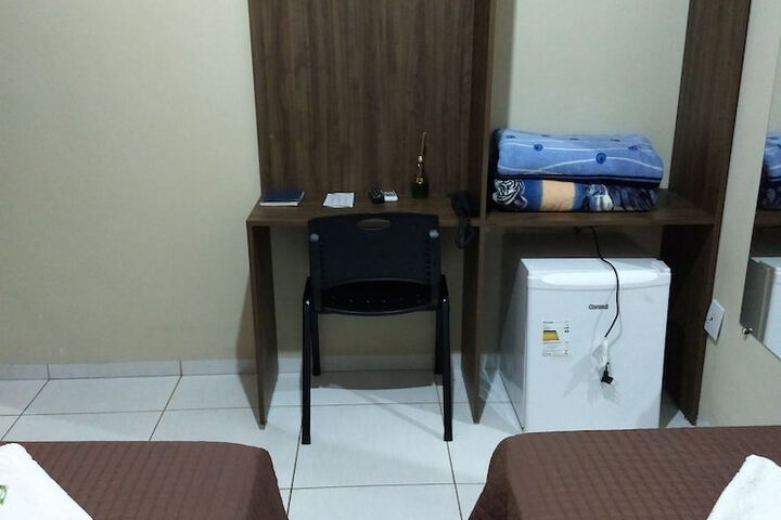 Room 12 of 37