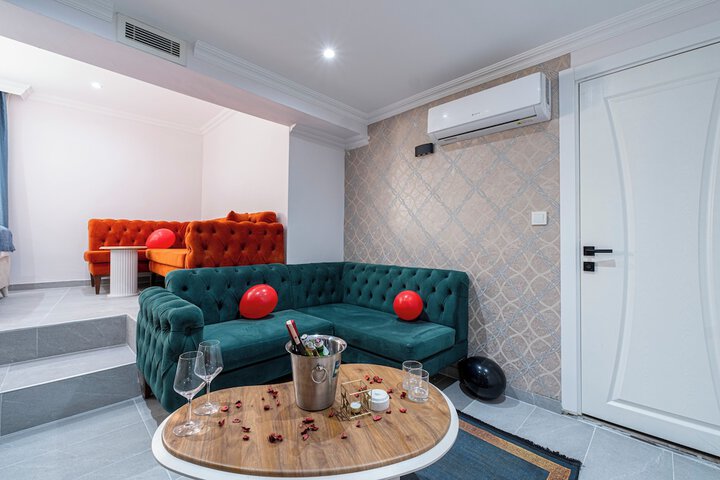 Room 11 of 30