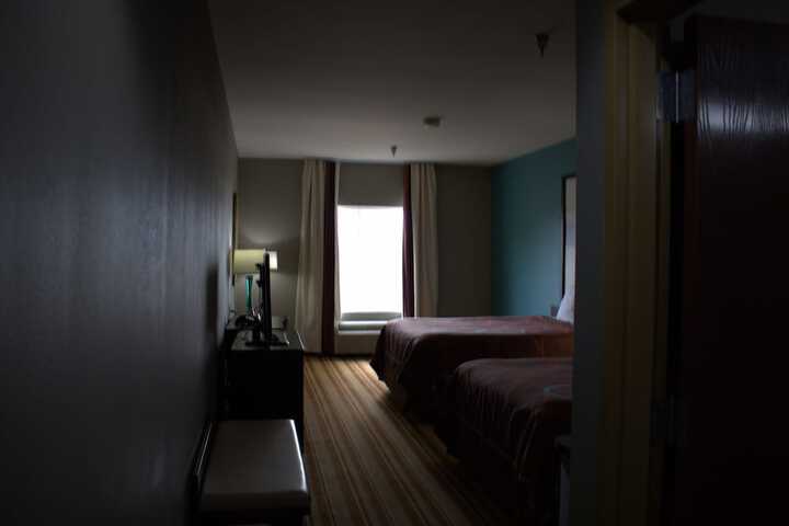 1 Queen Bed Accessible Room (6 of 12)