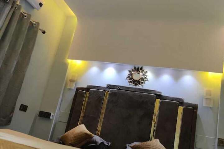 Room 9 of 29