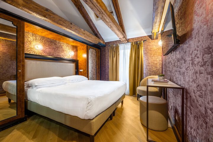 Room 33 of 113