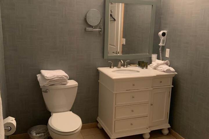 Room 30 of 48
