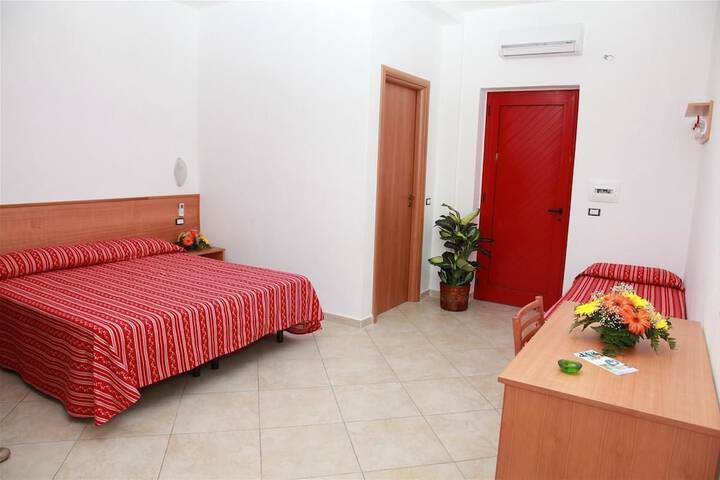 Room 3 of 28