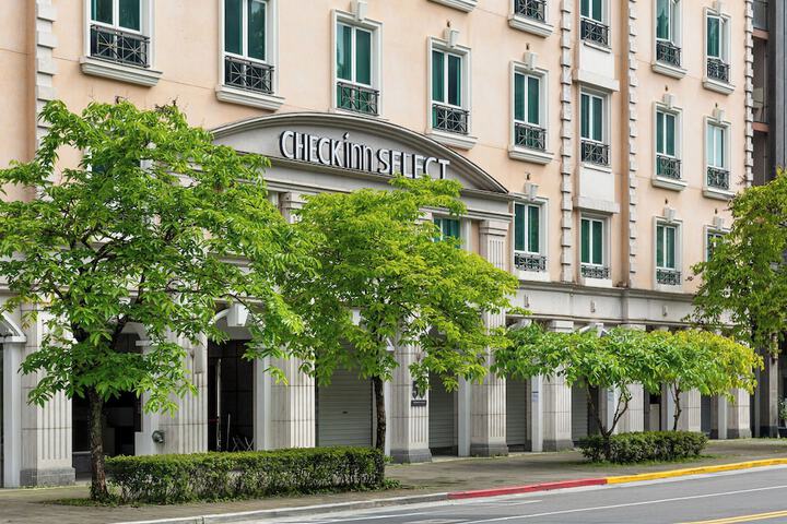 Hotel 55 of 56
