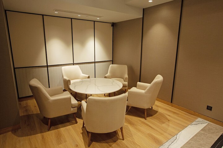 Lounge 85 of 111