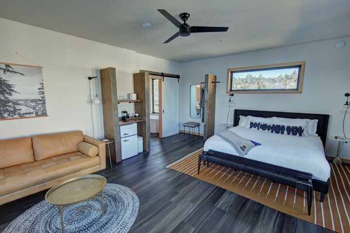 Room 26 of 159