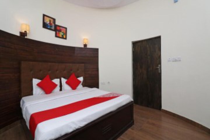 RAJWADA LAWN BY OYO ROOMS
