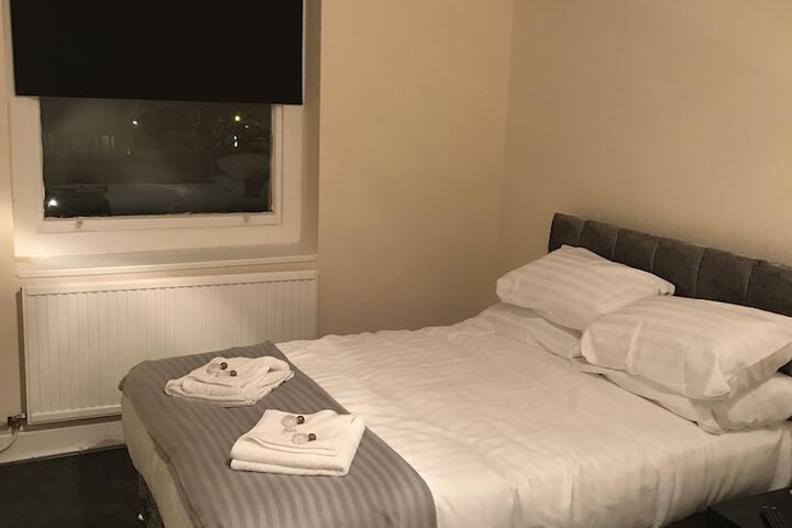 Room 17 of 37