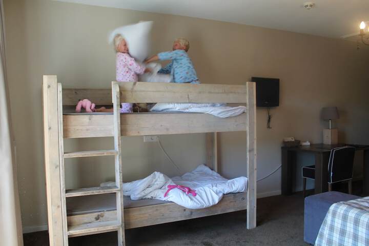 Room 2 of 58