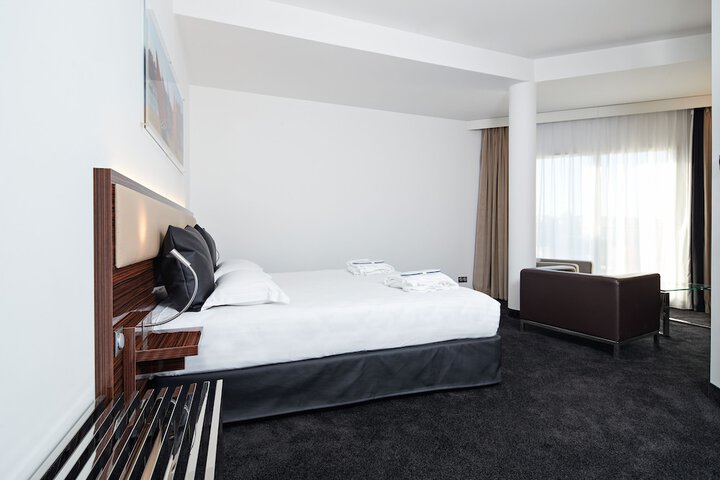 Room 32 of 114