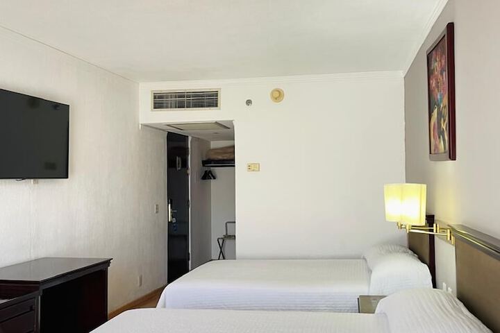 Room 5 of 13