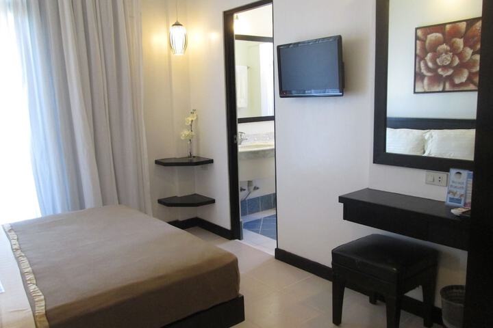 Room 14 of 80
