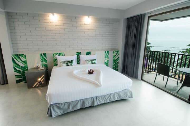 Room 8 of 36