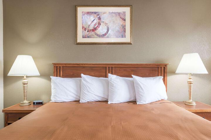 1 King Bed (3 of 3)