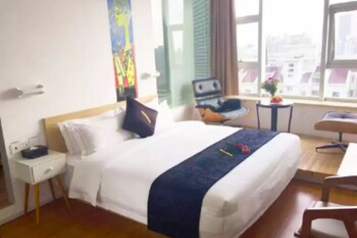 Room 3 of 9