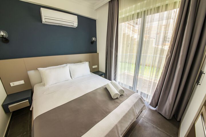 Room 2 of 36