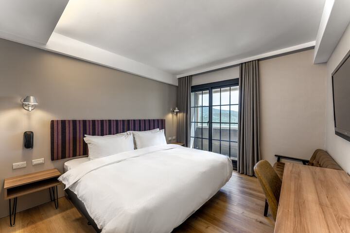 Room 13 of 26