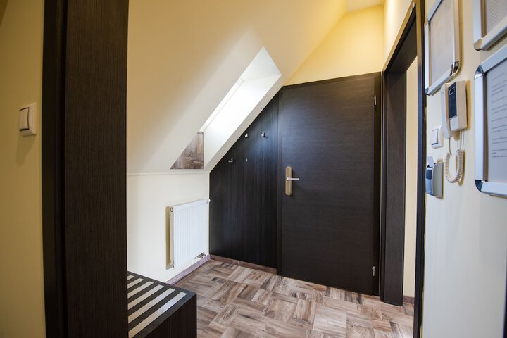 Room 2 of 47