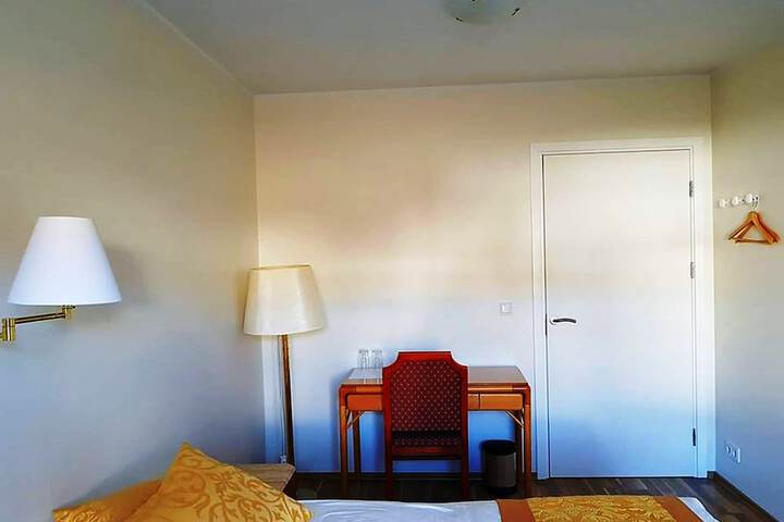 Room 10 of 52