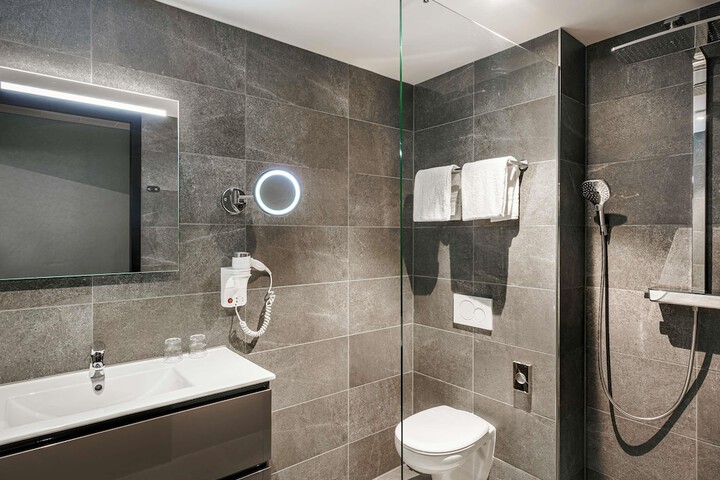Room 10 of 47