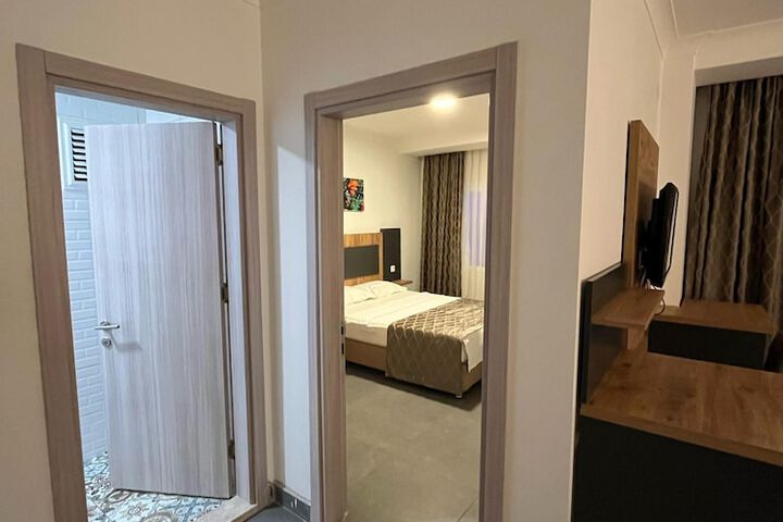 Room 3 of 70