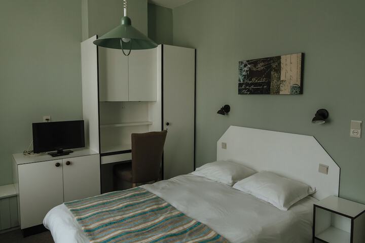 Room 5 of 23
