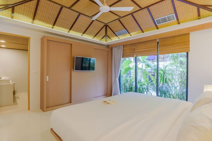 Room 18 of 183