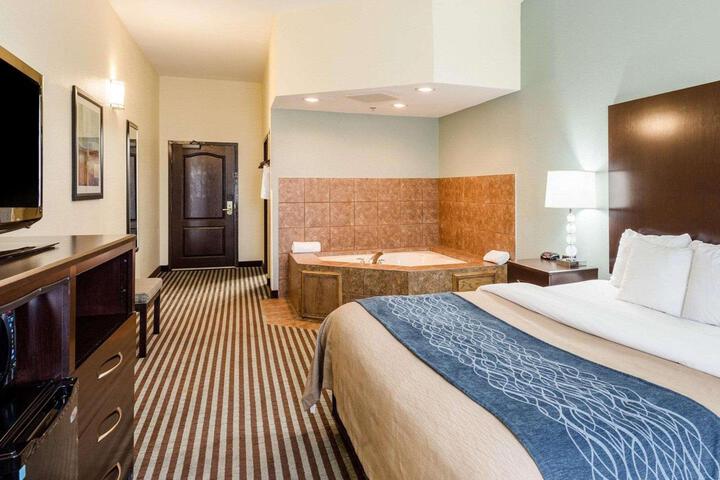 2 Queen Beds (11 of 19)