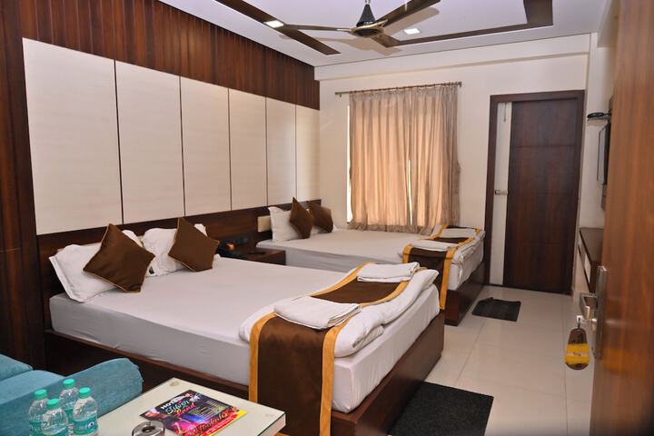 Room 52 of 114