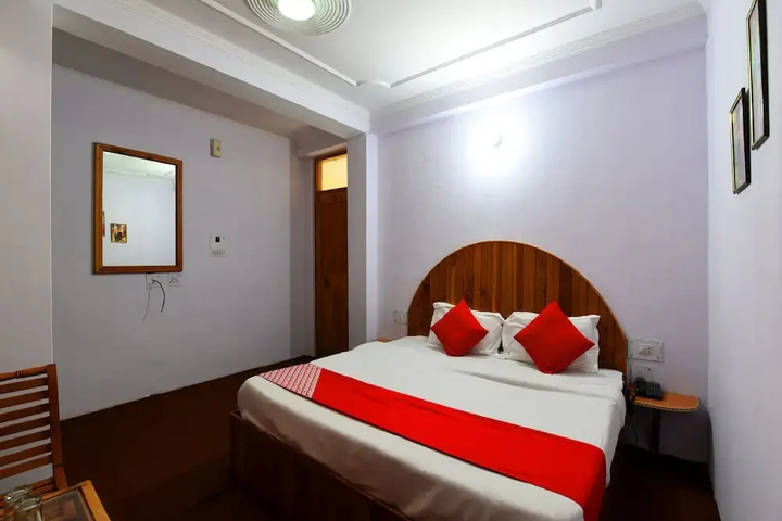 Room 5 of 11