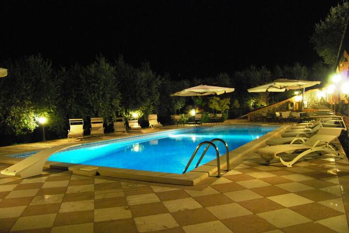 Pool 24 of 44