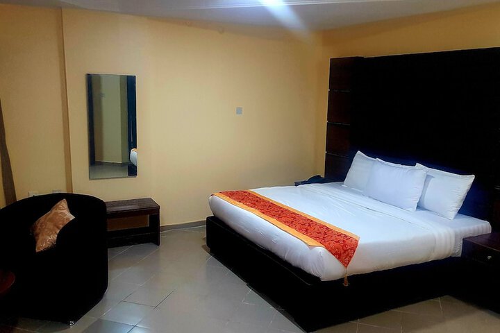 Room 4 of 39