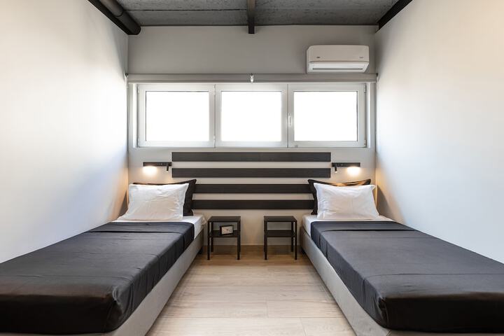 Room 8 of 46